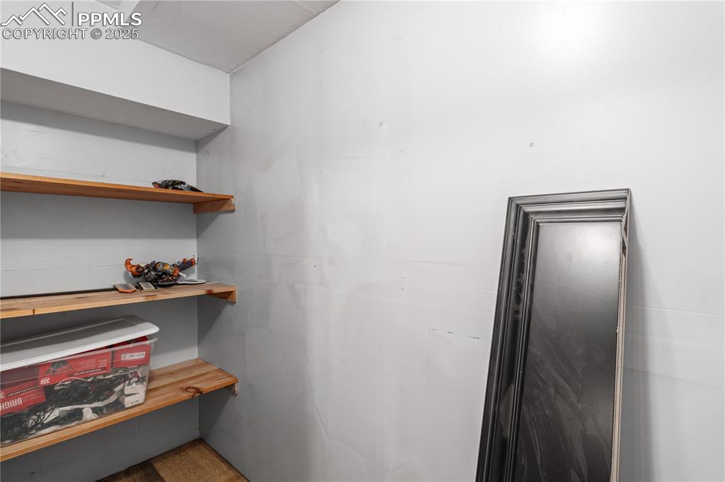 Image 19 of 36: Storage