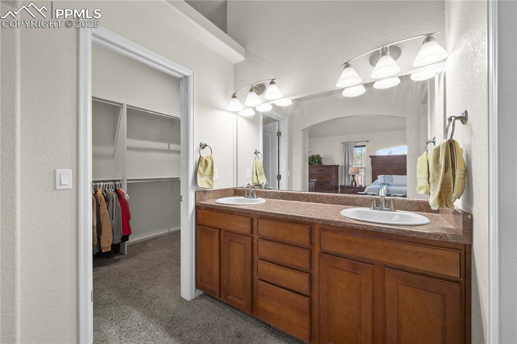 Image 16 of 35: Ensuite bathroom with spacious walk-in closet