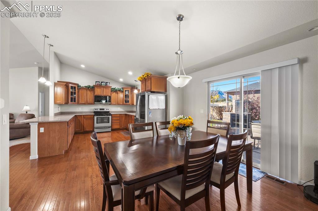 Image 18 of 35: Open and bright main level