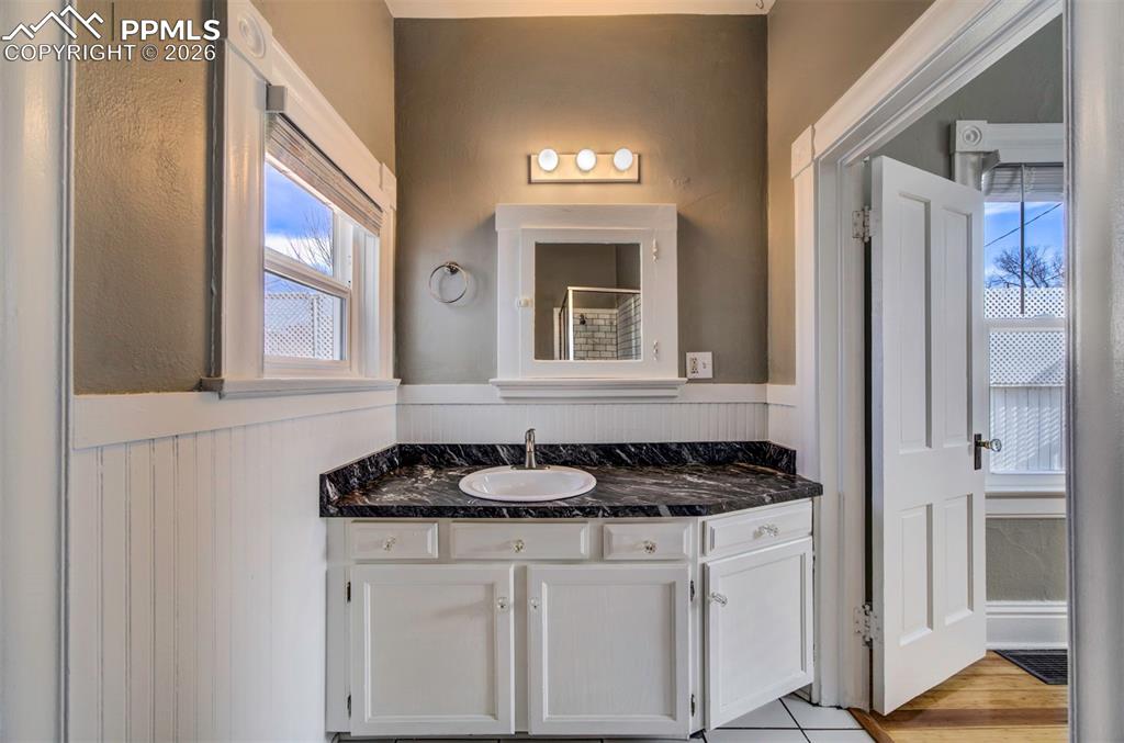 Image 15 of 23: Bathroom