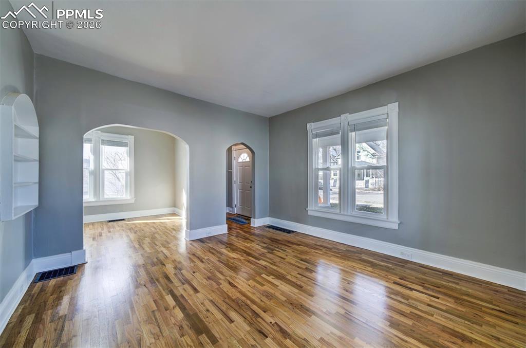 Image 3 of 23: Living Room