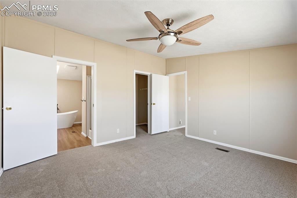 Image 10 of 50: Bedroom