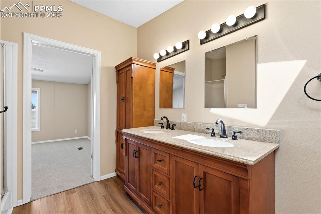 Image 13 of 50: Bathroom