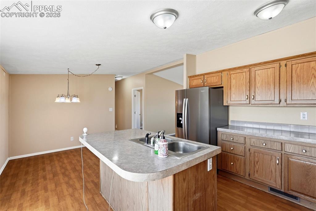 Image 20 of 50: Kitchen