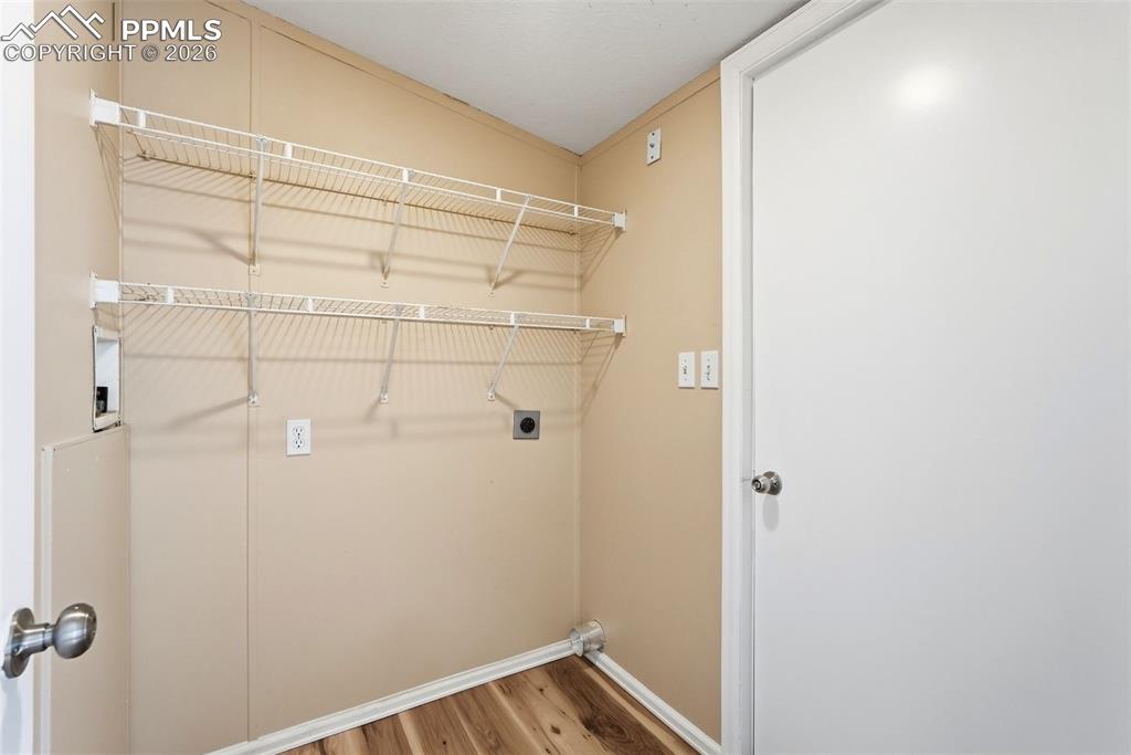 Image 23 of 50: Laundry