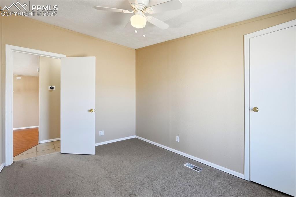 Image 25 of 50: Bedroom