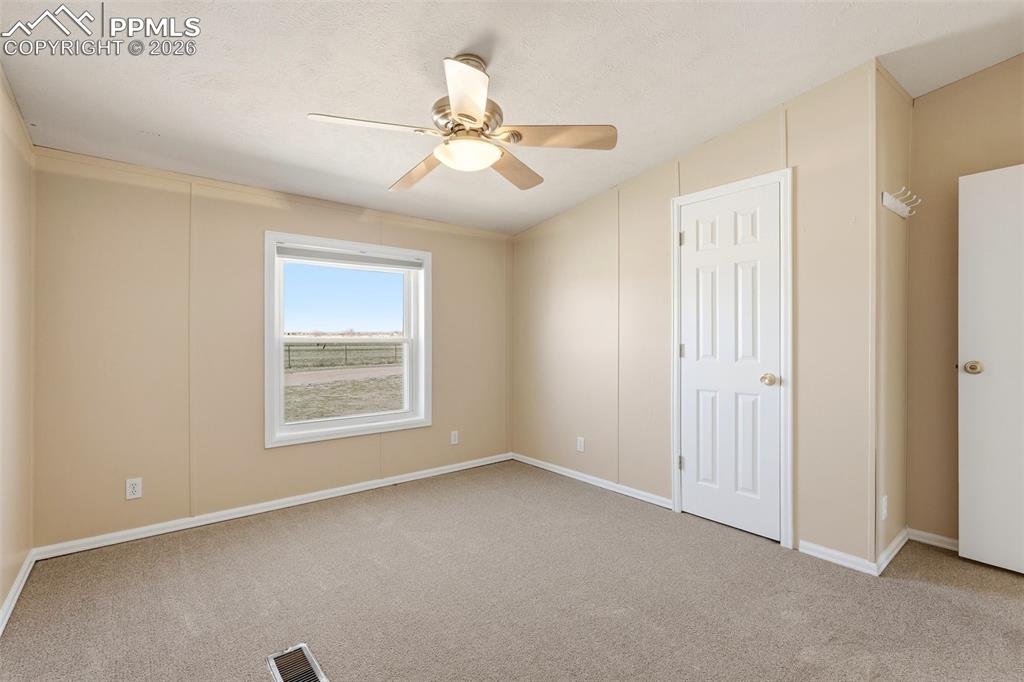 Image 29 of 50: Bedroom