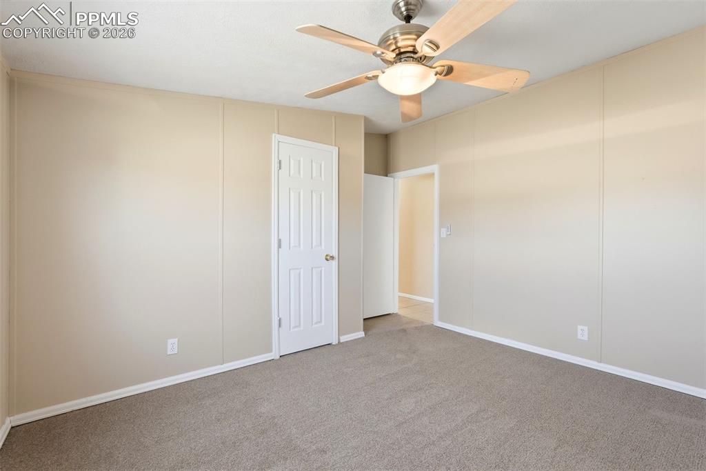 Image 30 of 50: Bedroom