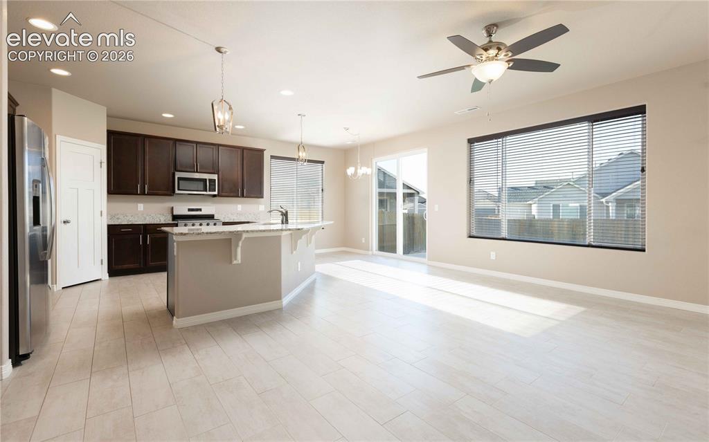 Image 10 of 40: Kitchen