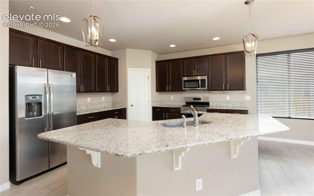 Image 16 of 40: Kitchen