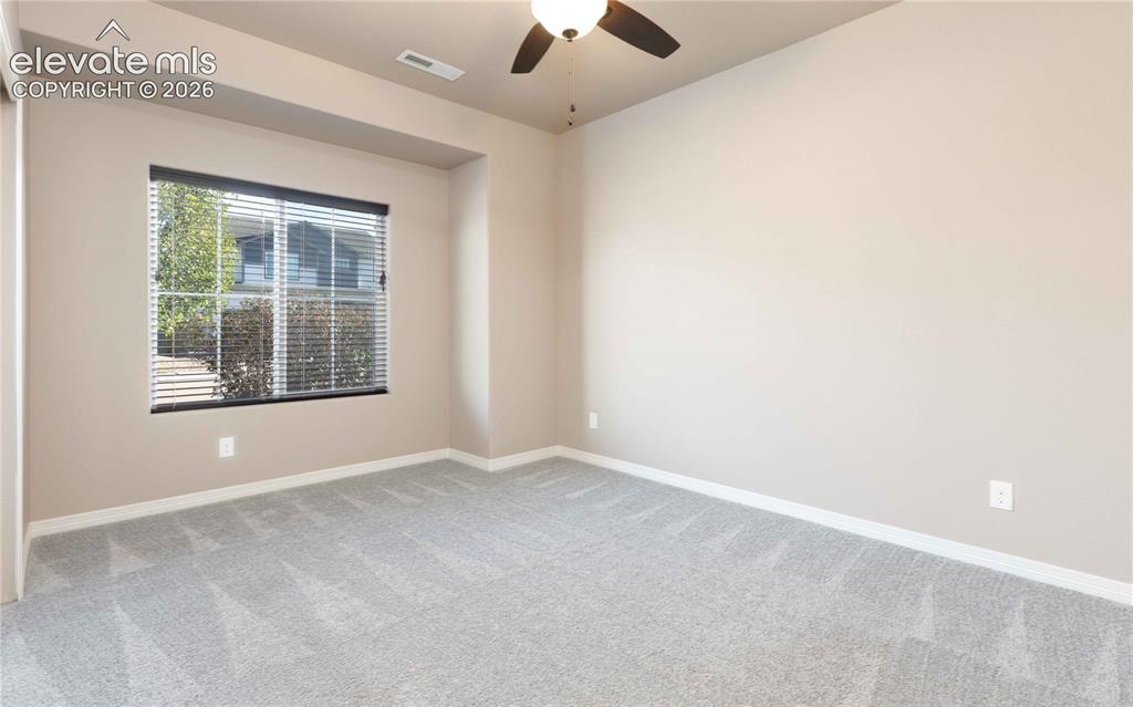Image 5 of 40: Front bedroom