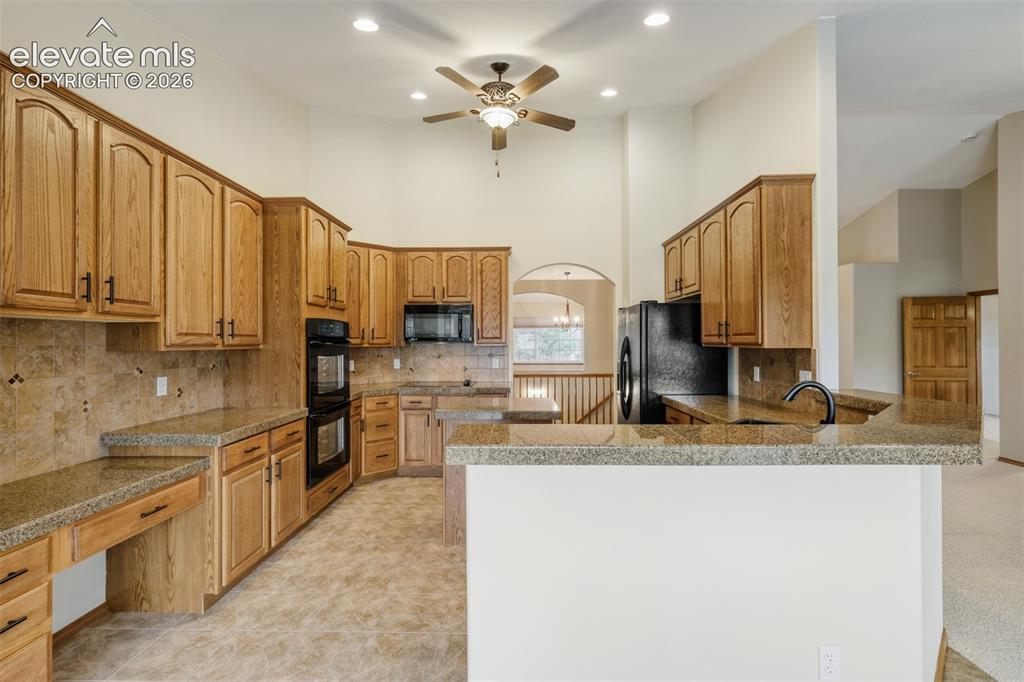 Image 10 of 34: Kitchen