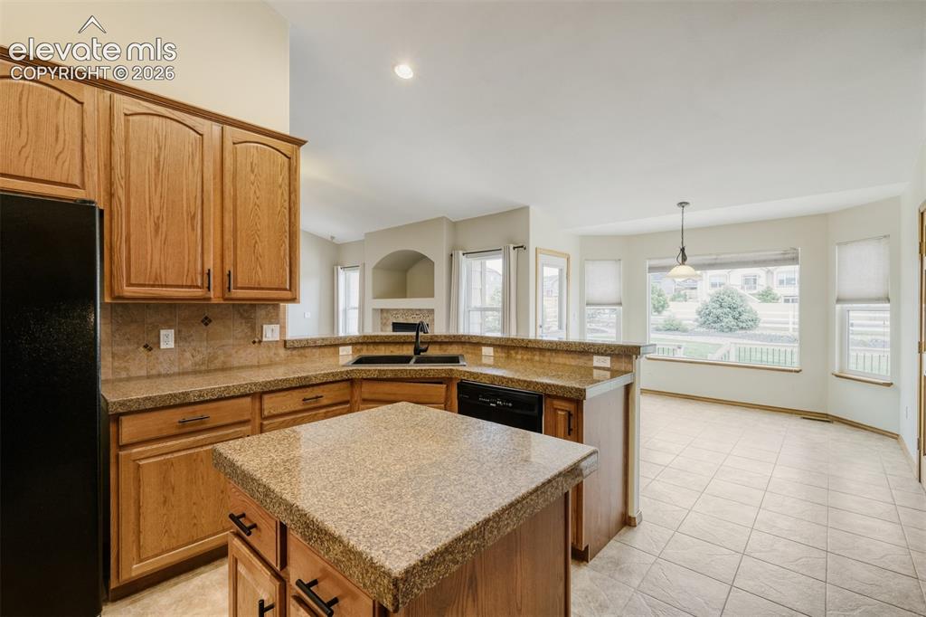 Image 11 of 34: Kitchen