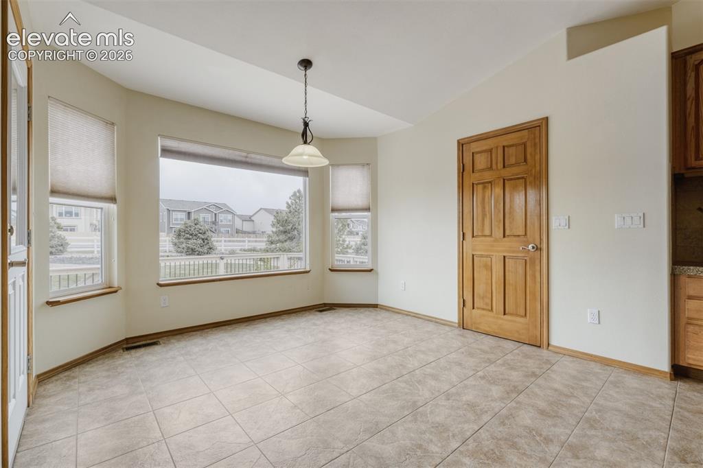 Image 13 of 34: Dining Area