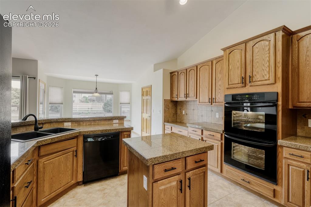 Image 9 of 34: Kitchen