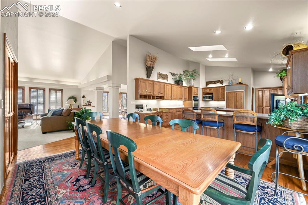 Image 12 of 50: Dining Area