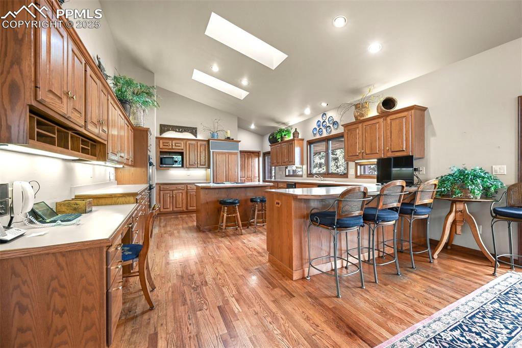 Image 14 of 50: Kitchen