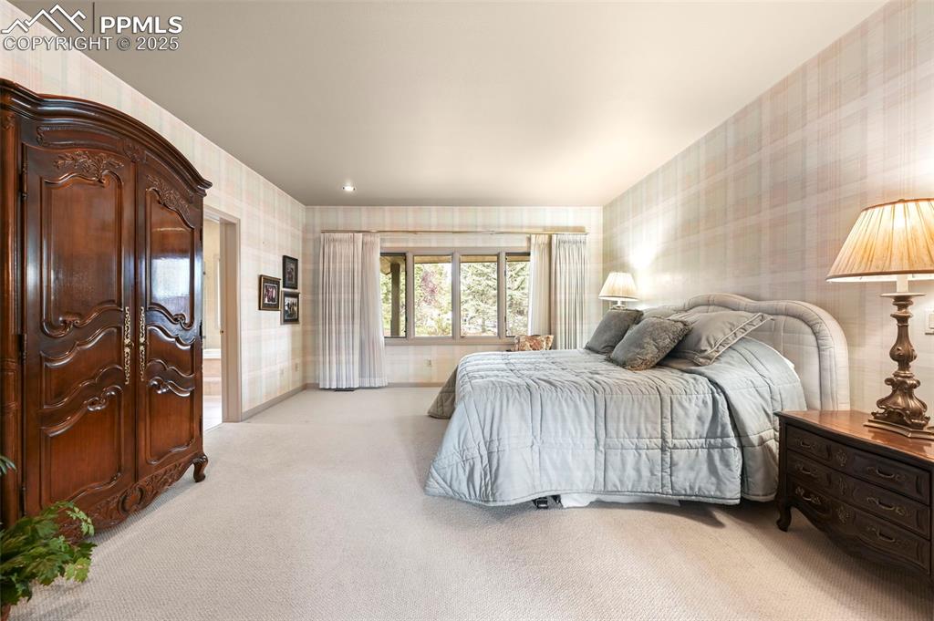Image 18 of 50: Bedroom
