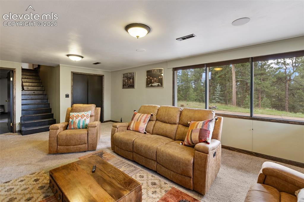 Image 17 of 32: Family Room