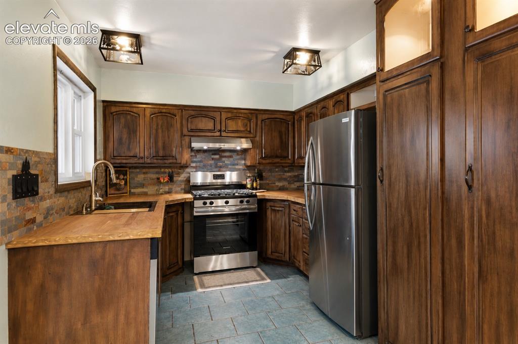 Image 9 of 32: Kitchen with ample pantry space!