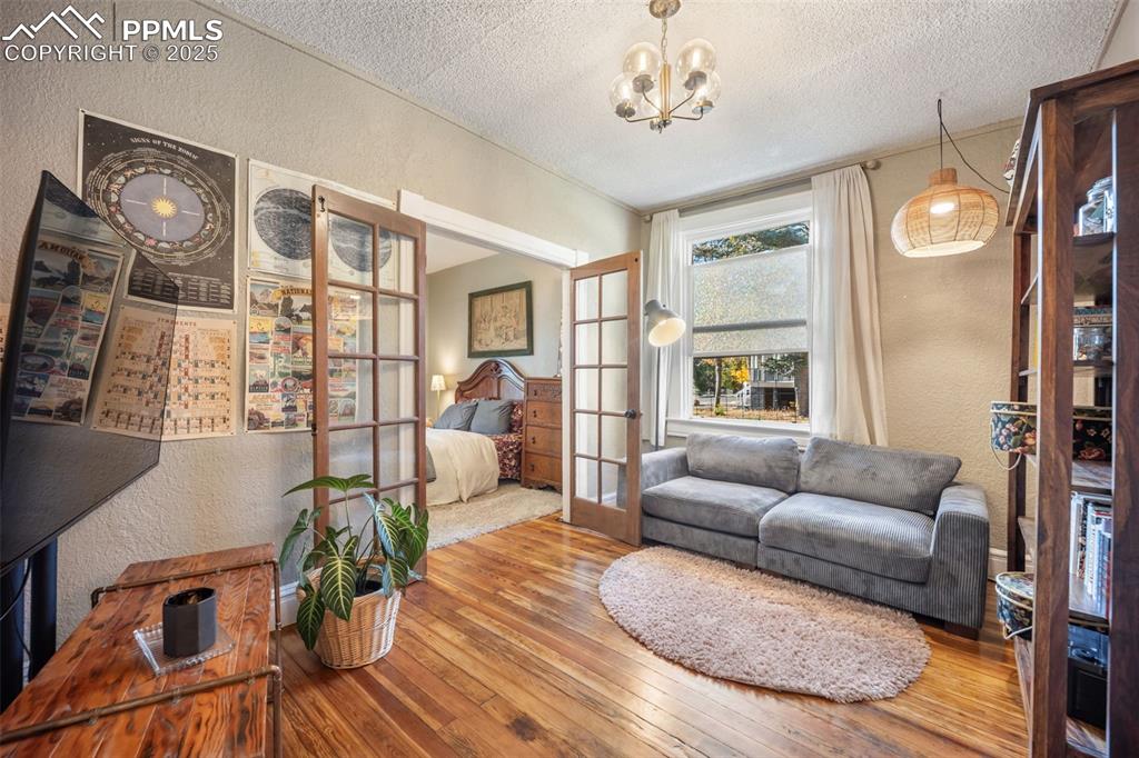 Image 12 of 41: Living Room