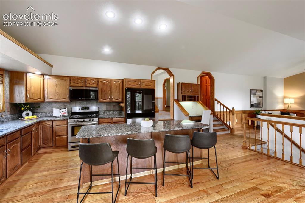 Image 10 of 49: Kitchen