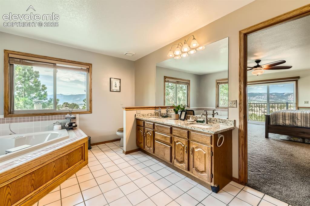 Image 25 of 49: 5-Piece Primary EnSuite Bath