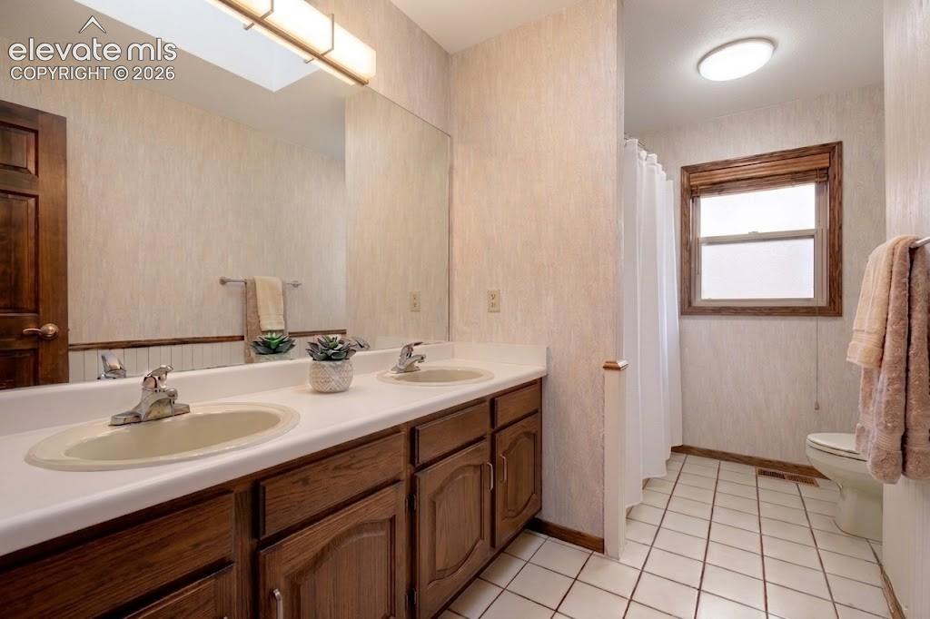 Image 30 of 49: Full Bath on Upper Level (Views Included!)