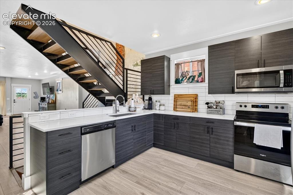 Image 15 of 38: Kitchen