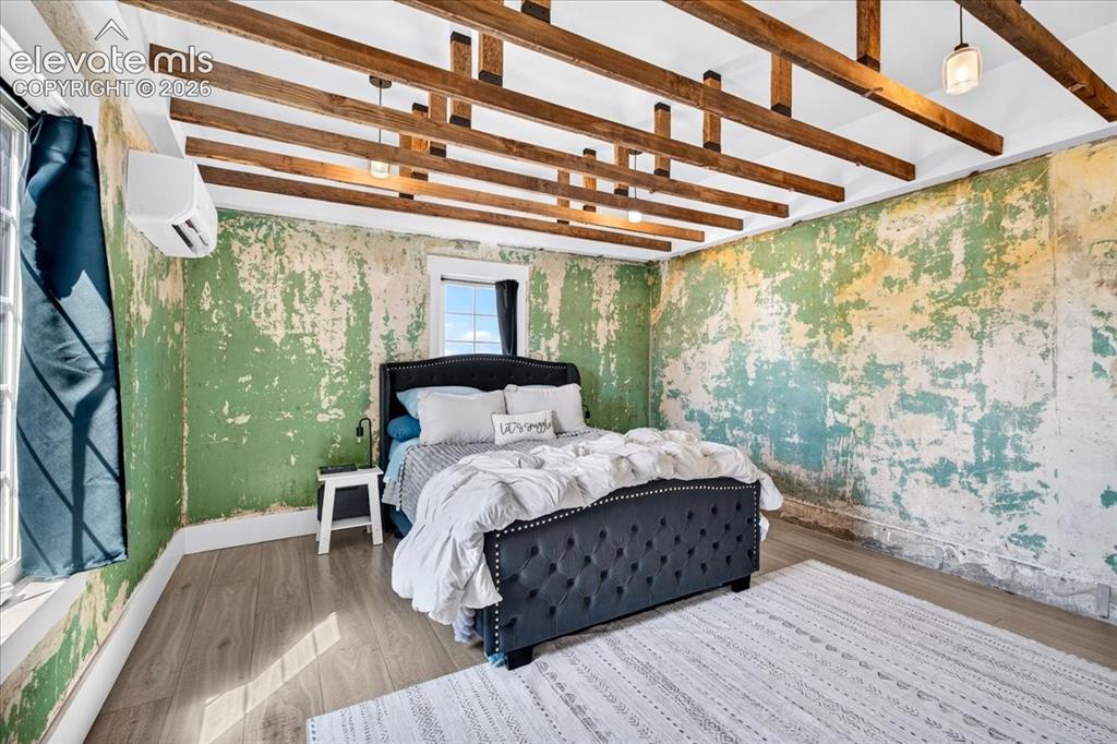 Image 16 of 38: Bedroom