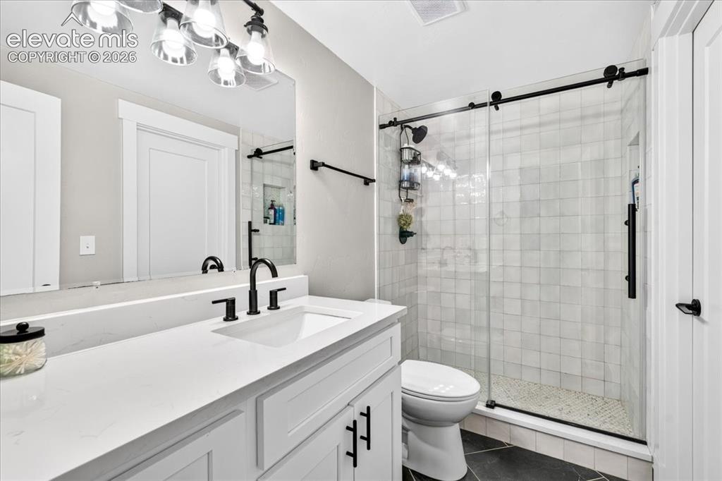 Image 18 of 38: Bathroom