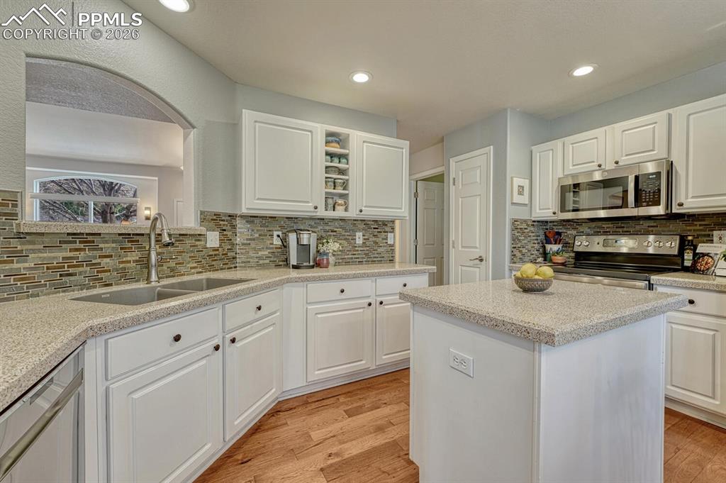 Image 11 of 50: Kitchen