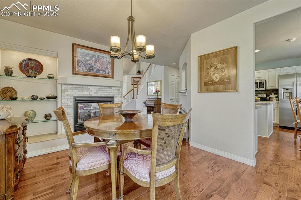 Image 16 of 50: Dining Area