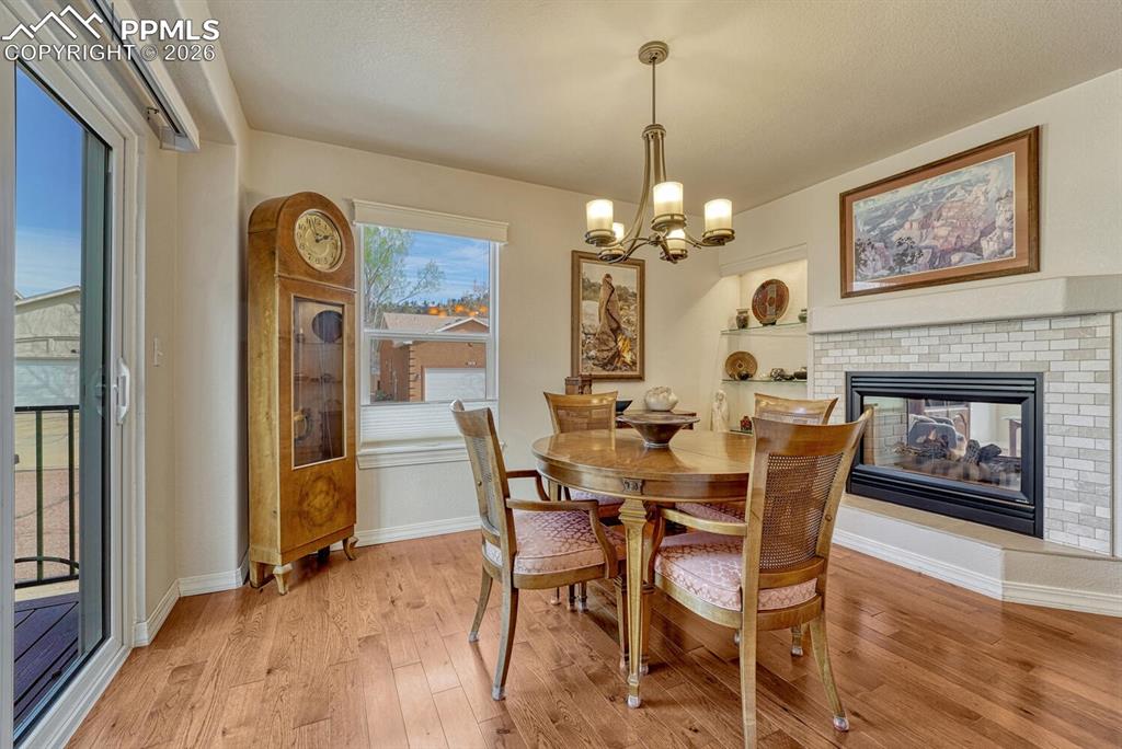 Image 17 of 50: Dining Area