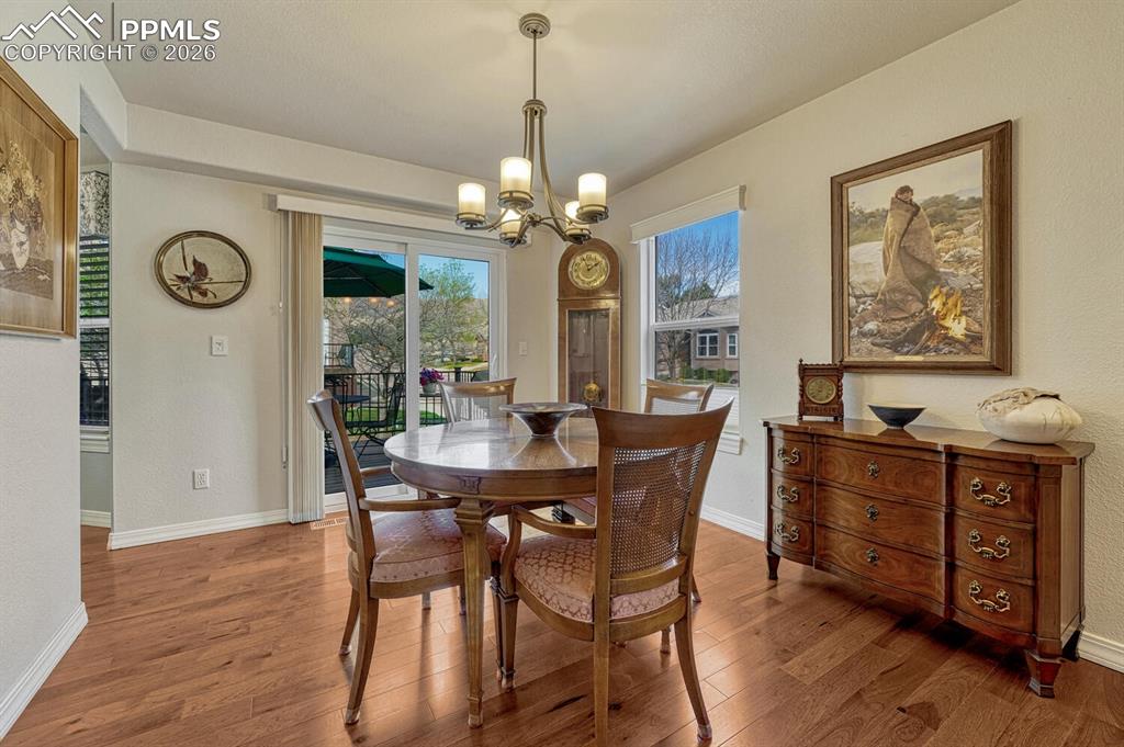 Image 18 of 50: Dining Area