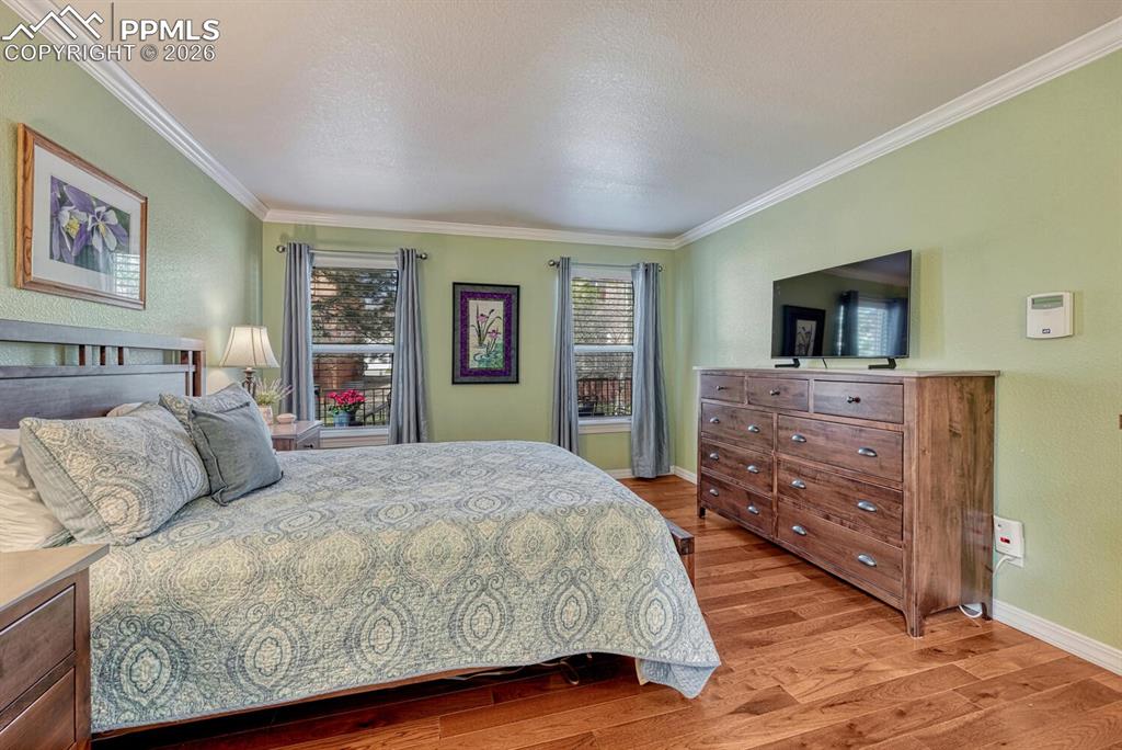 Image 20 of 50: Bedroom