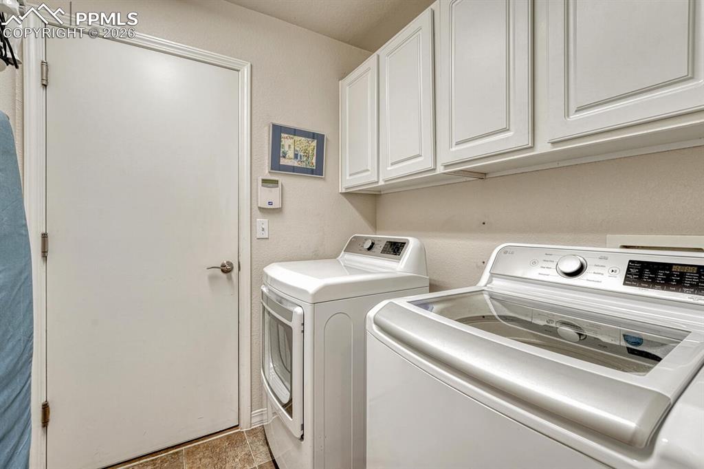 Image 24 of 50: Laundry