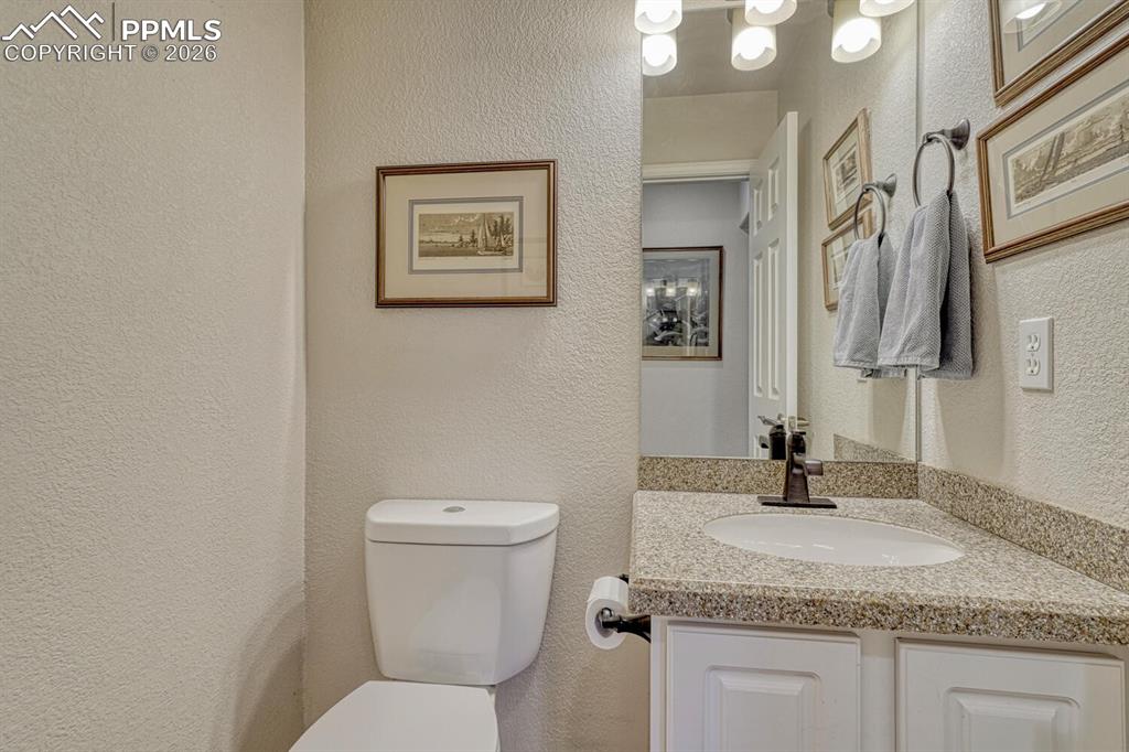 Image 25 of 50: Bathroom