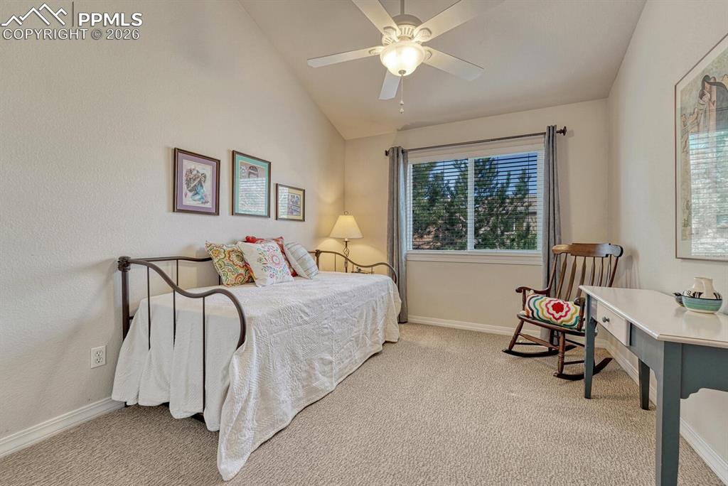 Image 29 of 50: Bedroom