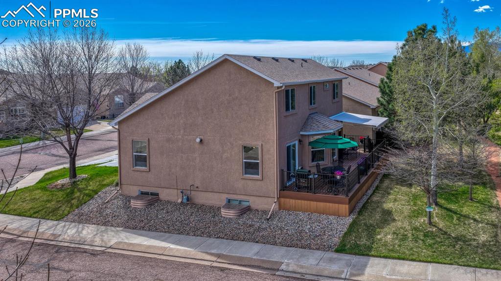 Image 3 of 50: Side of Structure