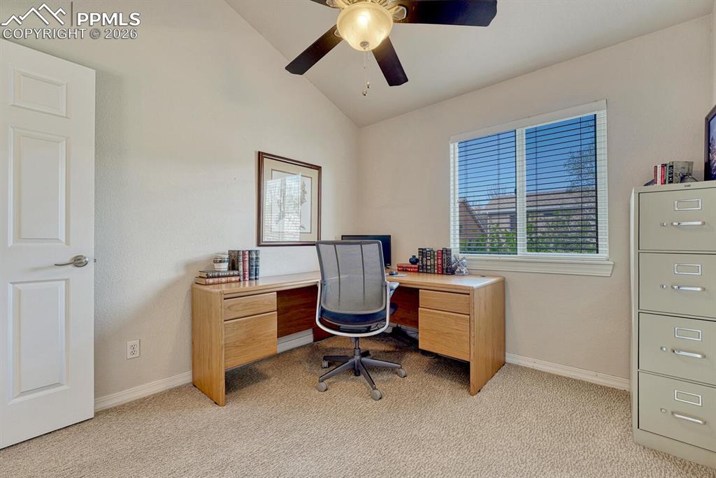 Image 32 of 50: Office