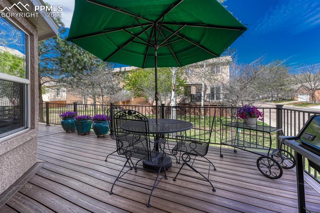 Image 37 of 50: Deck