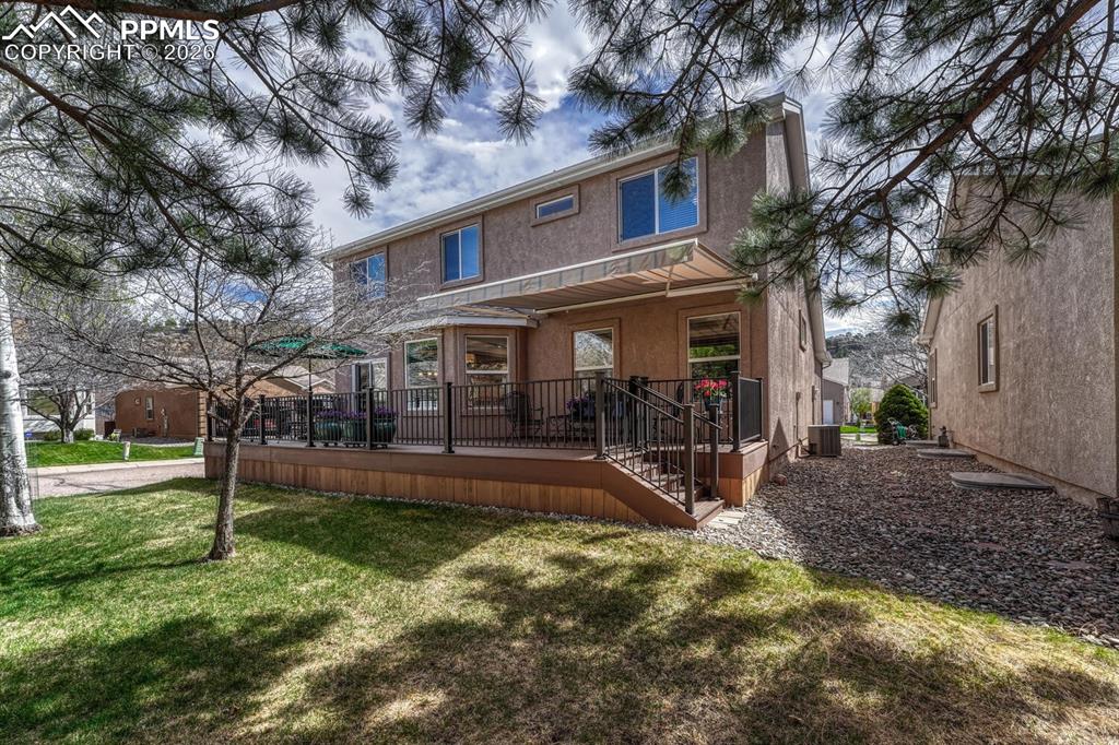 Image 4 of 50: Back of Structure