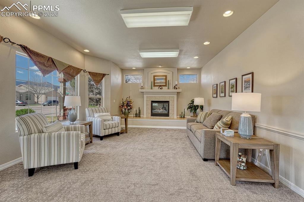 Image 46 of 50: Living Room