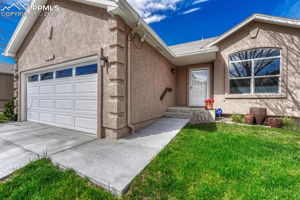 Image 5 of 50: Entry