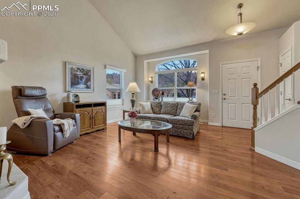 Image 9 of 50: Living Room