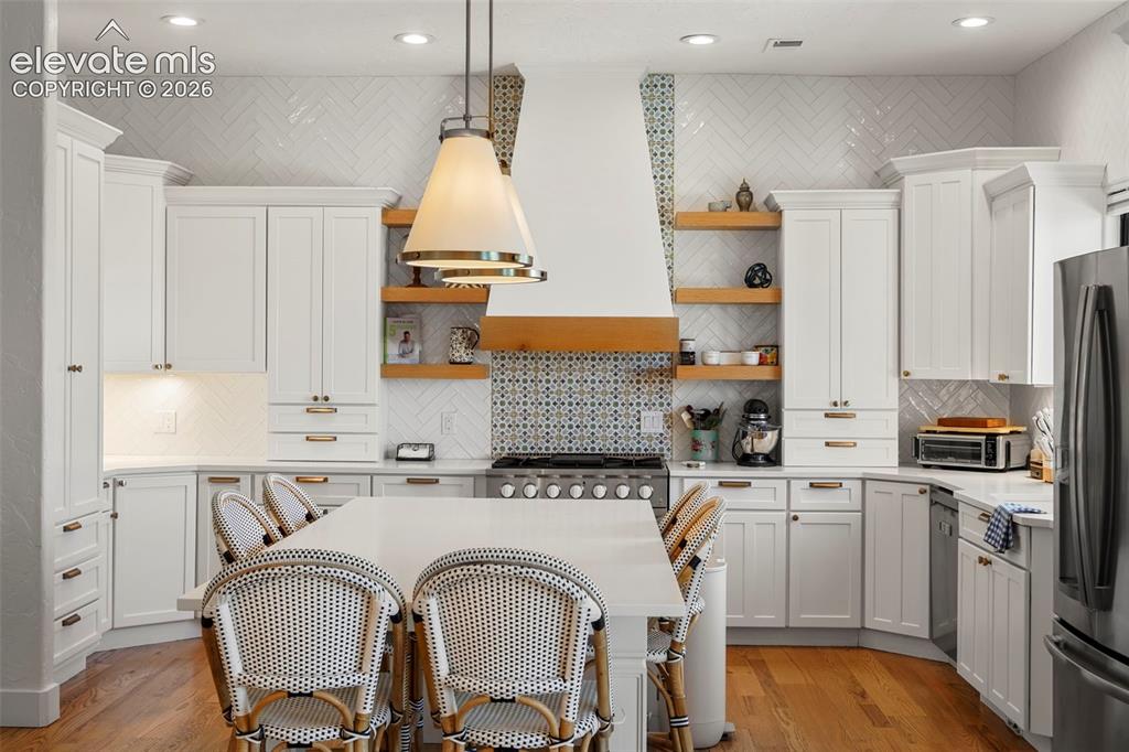 Image 19 of 50: Kitchen