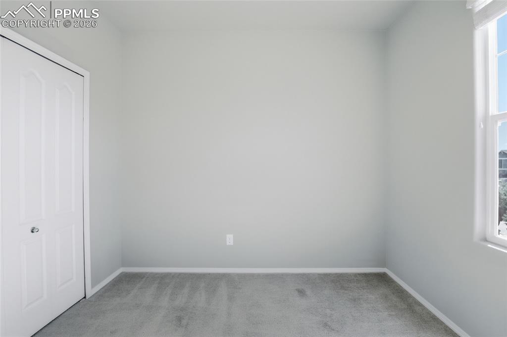 Image 19 of 34: Bedroom