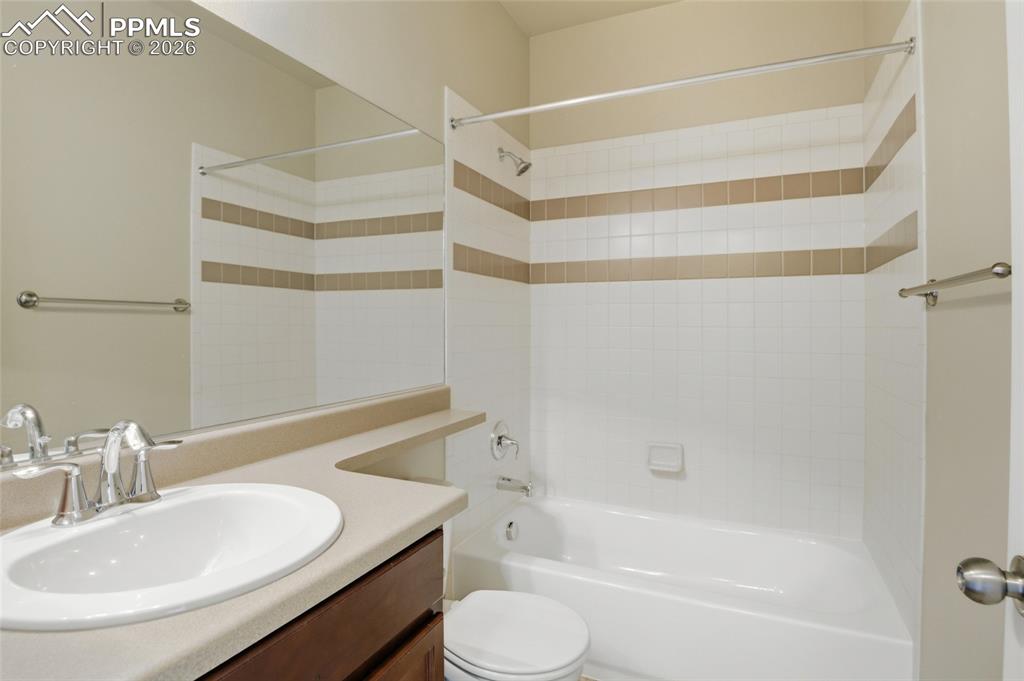 Image 20 of 34: Bathroom