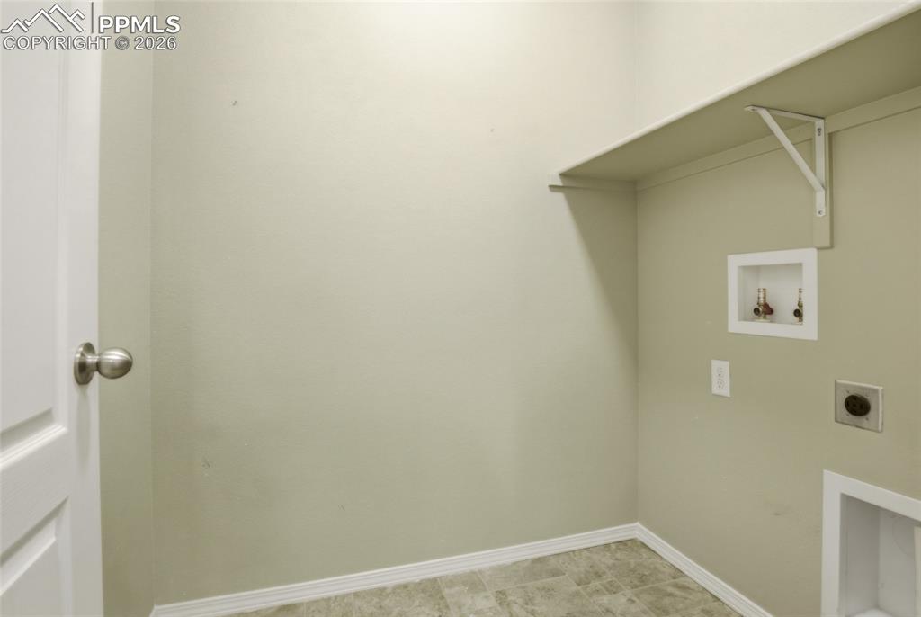 Image 21 of 34: Laundry